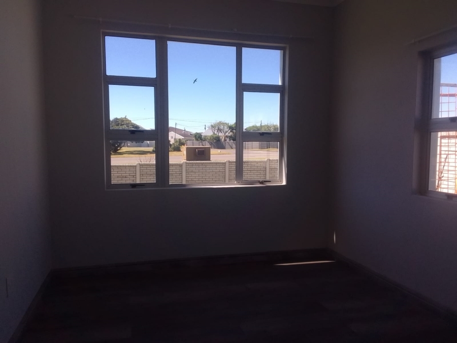 To Let 3 Bedroom Property for Rent in Kidds Beach Eastern Cape